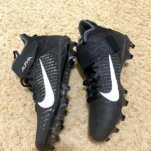 *LIGHTLY WORN*NIKE YOUTH FOOTBALL CLEATS SIZE 7 BLACK AND WHITE